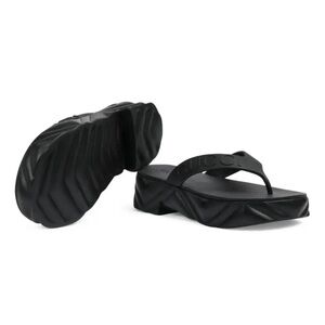 GUCCI marmont thong sandals. Comes with box and dust bags.